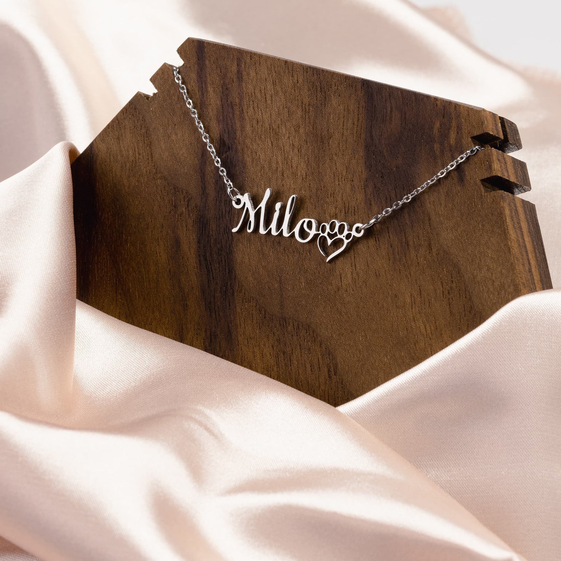 custom name necklace with paw - The muggin shop