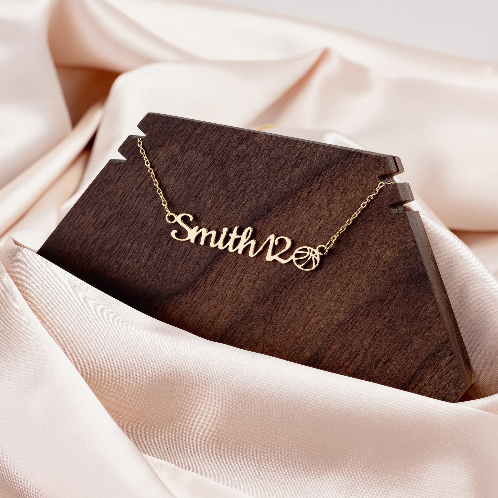 Personalized necklace for sports - The muggin shop