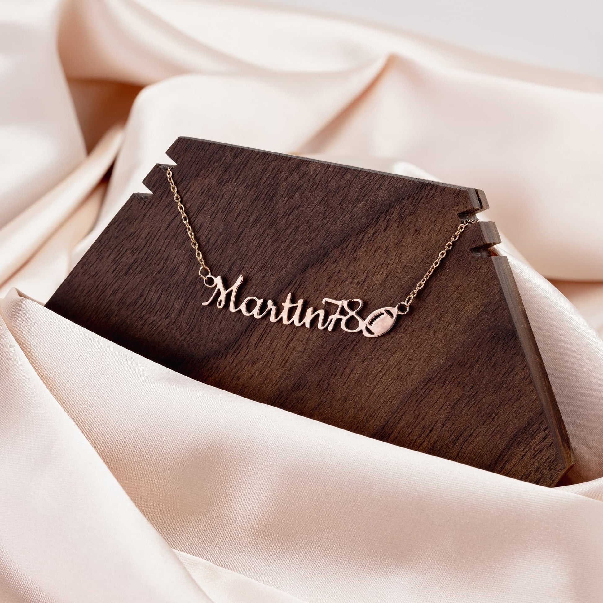 Personalized necklace for sports - The muggin shop